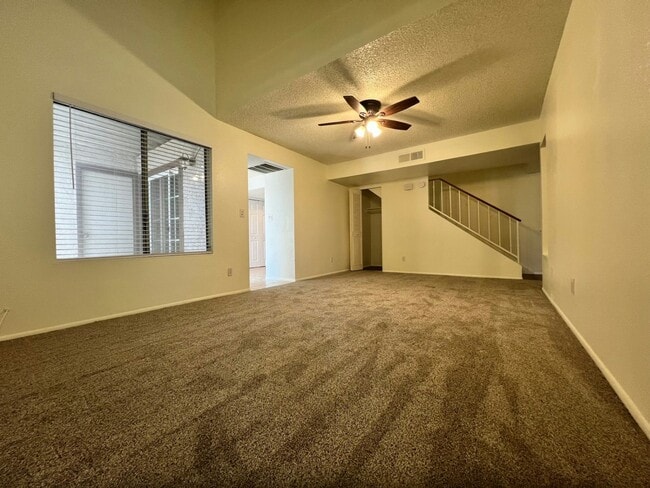 Photo - 924 E Diamond Dr Townhome