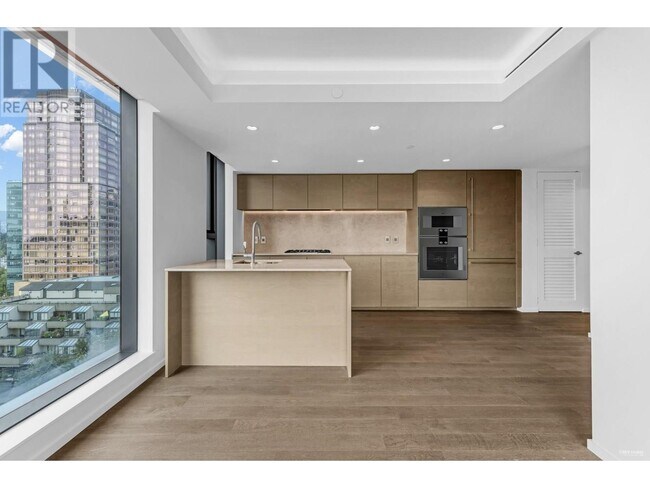 Building Photo - 1408-1408 Robson St