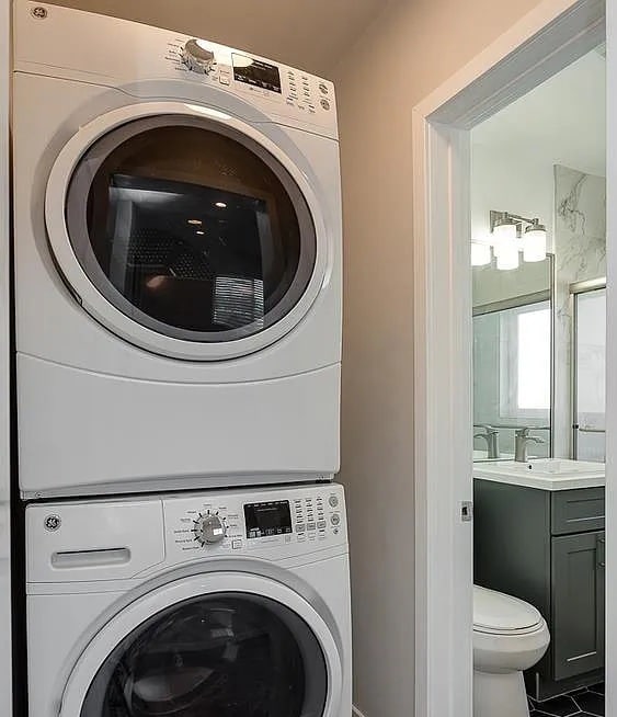 Building Photo - High-End Living in a Prime Area