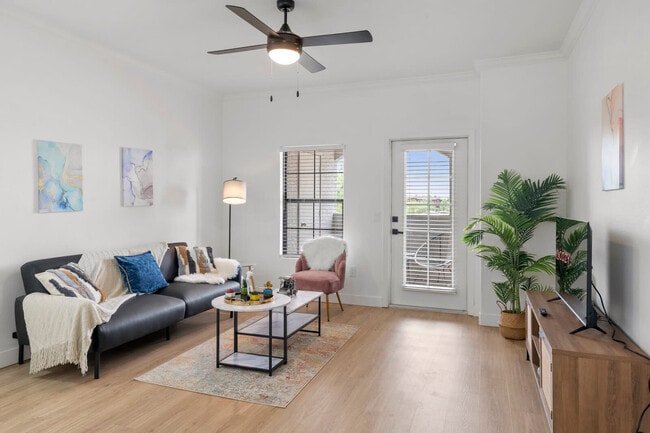 Building Photo - 875 W Pecos Rd