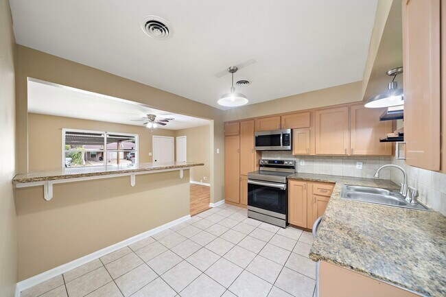 Foto del edificio - 6523 Underhill St