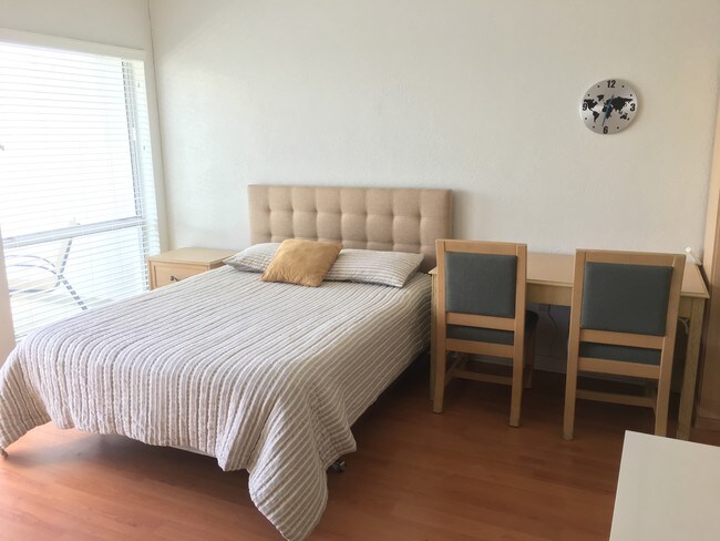 Living space - 700 Biltmore Way