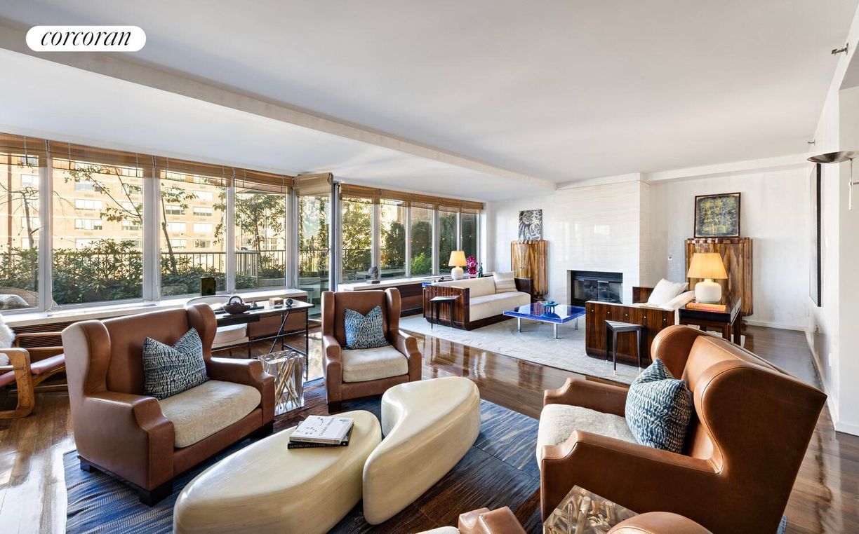 Primary Photo - 224 W 18th St