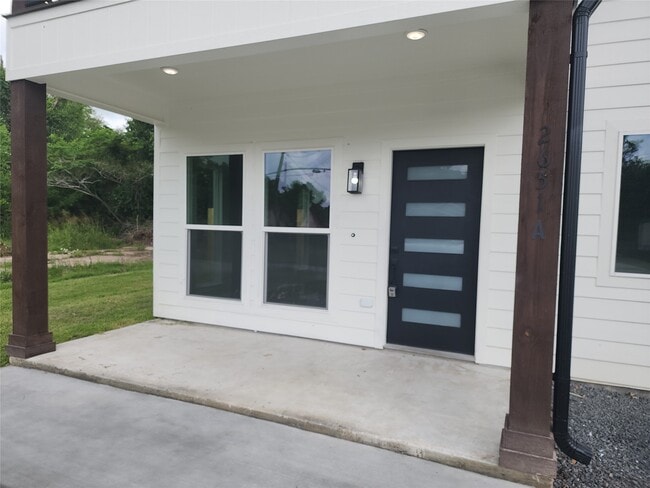 Building Photo - 2651 Beaumont Ave