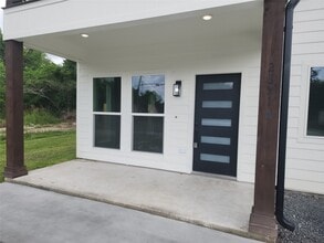 Building Photo - 2651 Beaumont Ave