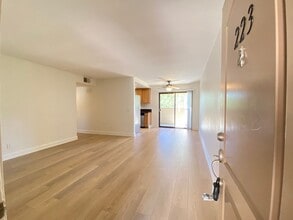 Building Photo - 3853 San Ramon Dr