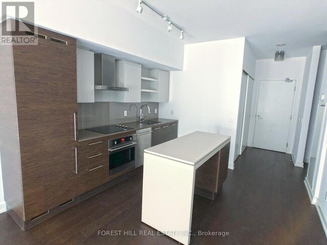 Photo du bâtiment - 1030 King St W