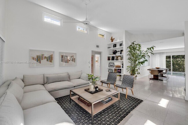 Foto del edificio - 420 NE 87th St