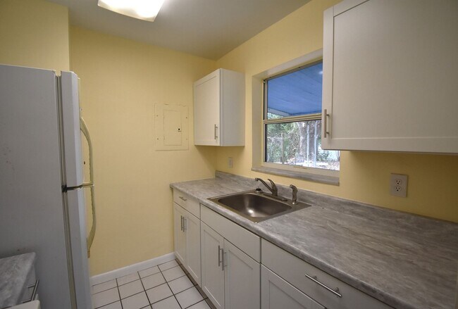 Foto del edificio - 2 Bedroom/1 Bathroom SFH in Deltona Lakes AVAILABLE NOW!