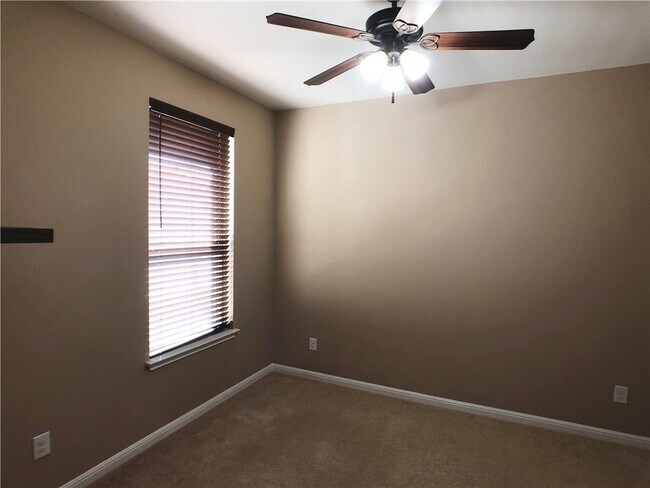 Foto del edificio - 152 Iron Rail Rd