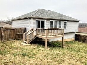Building Photo - 110 Lakeview Ct