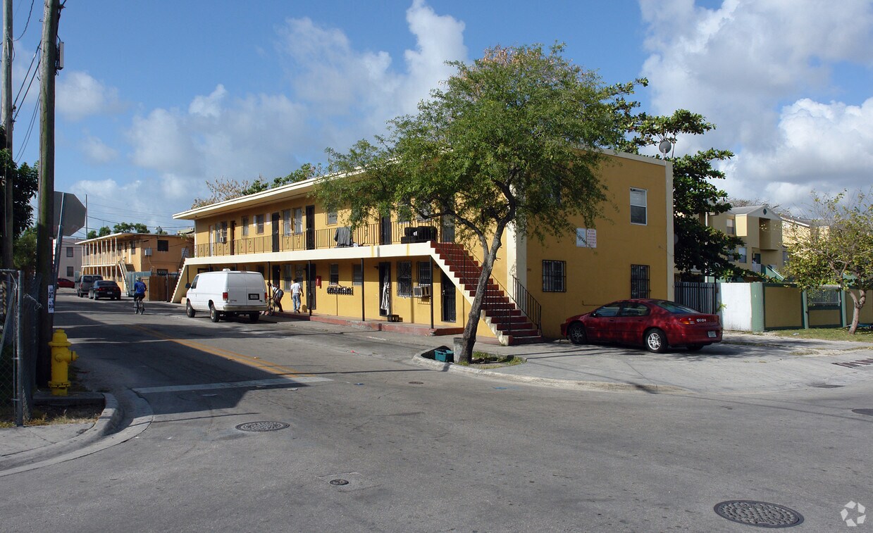 Foto del edificio - 200 NW 13th St