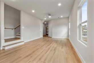 Building Photo - 1222 E 33rd St