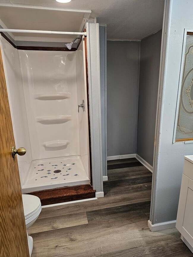 Building Photo - 3 Bedroom Single Family Mobile Home for re...