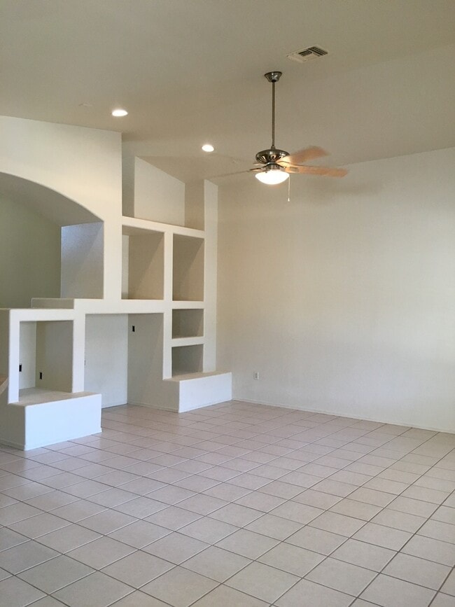Building Photo - COMMUNITY POOL!