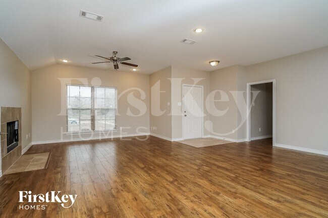 Building Photo - 615 Hearthstone Dr
