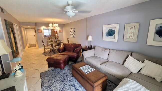 Foto del edificio - Fully Furnished Condo in the heart of Cocoa Beach-Available 10.1.24 to 4.30.25
