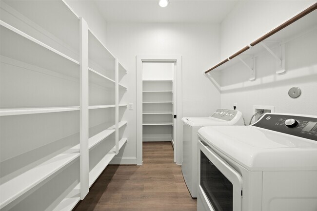 Building Photo - 2707 Bronze Vis Dr