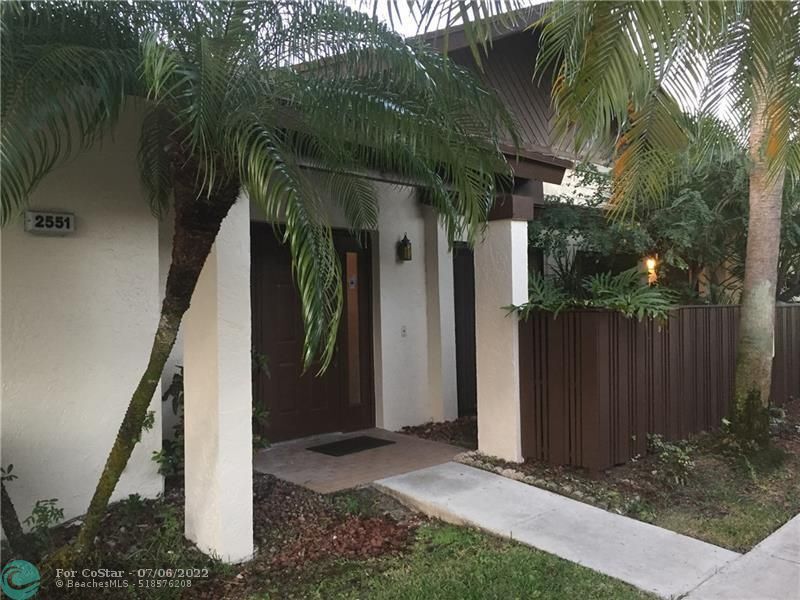 Foto del edificio - 2551 Carambola Cir N