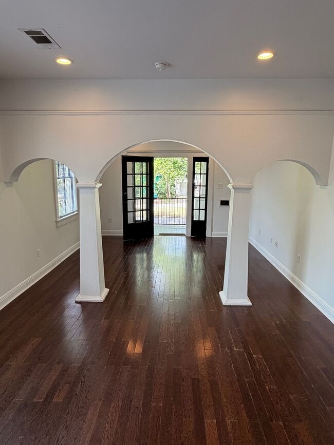 Building Photo - Spacious 2BD/2BA on Poland in Bywater