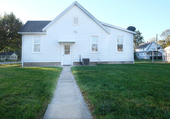 Building Photo - 325 Clinton St