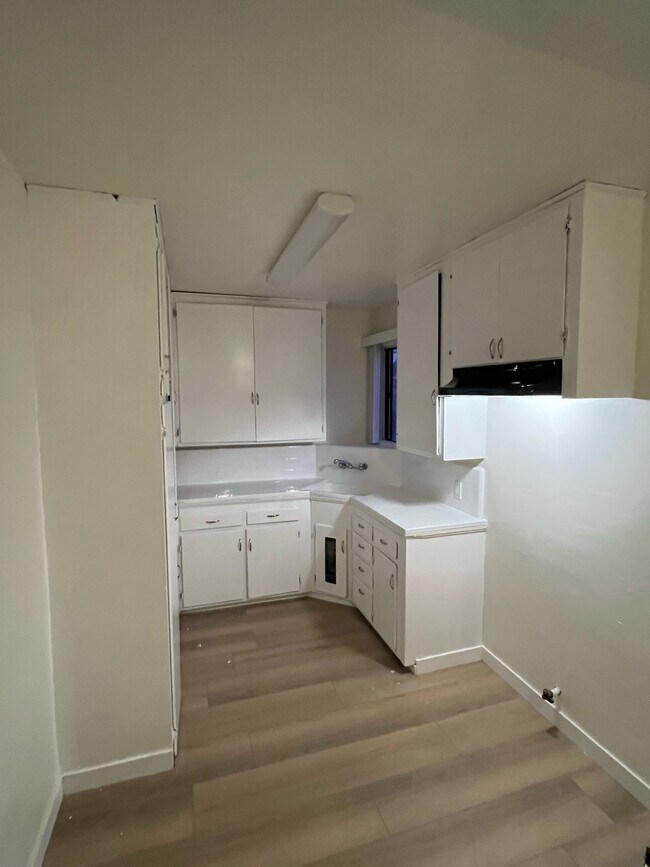 kitchen - 4100 Brighton Ave