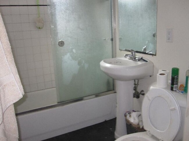 Foto del edificio - Walk to BU West Campus, Large Deck, Laundr...