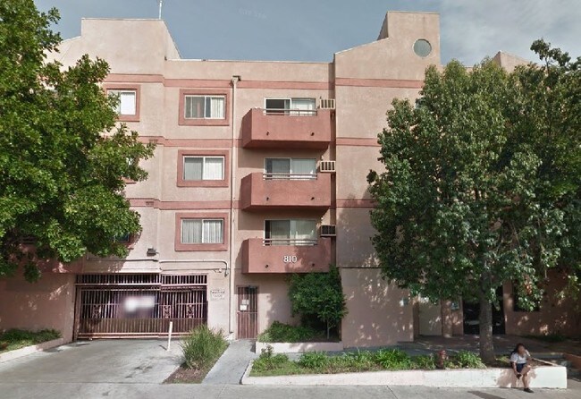 Photo - 810 Fedora St Apartments