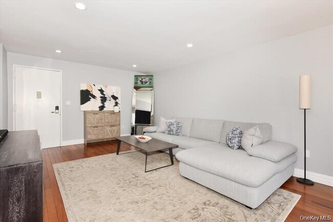 Foto del edificio - 320 E Shore Rd