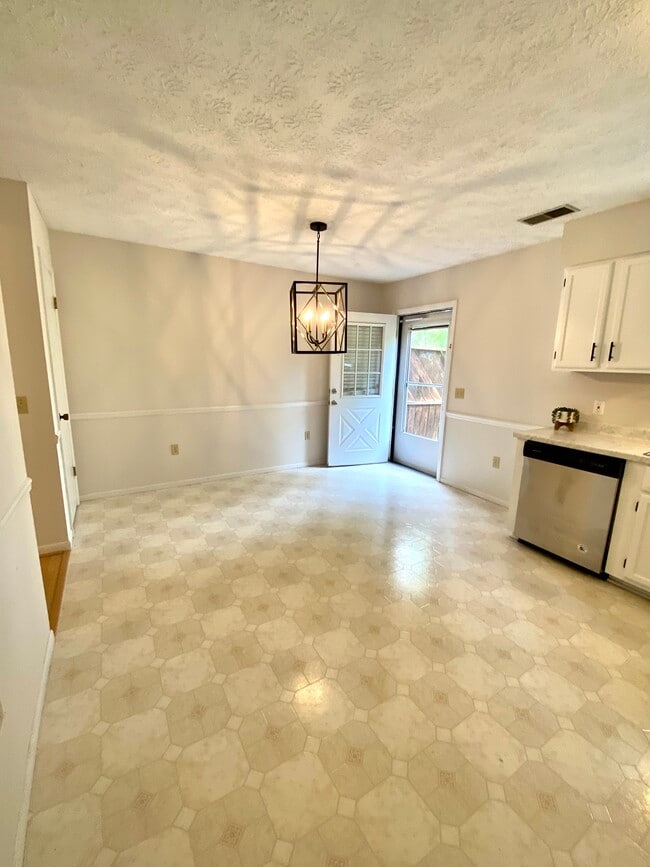Dining Room - 557 Old Bluefield Rd