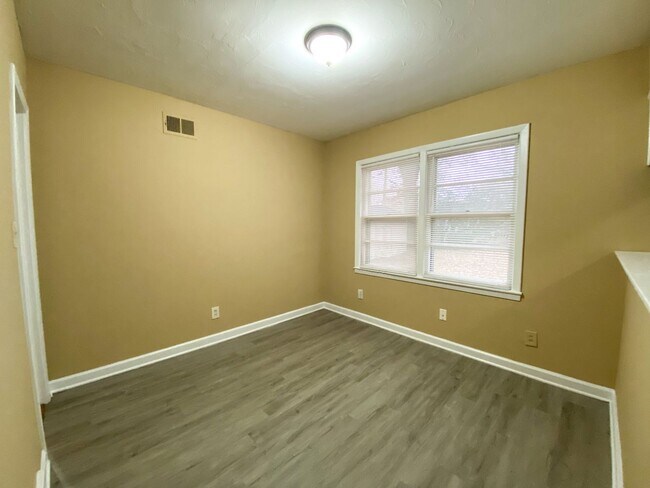 Foto del edificio - 3 bed, 1.5 bath home near Mt Moriah and Willow in E Memphis