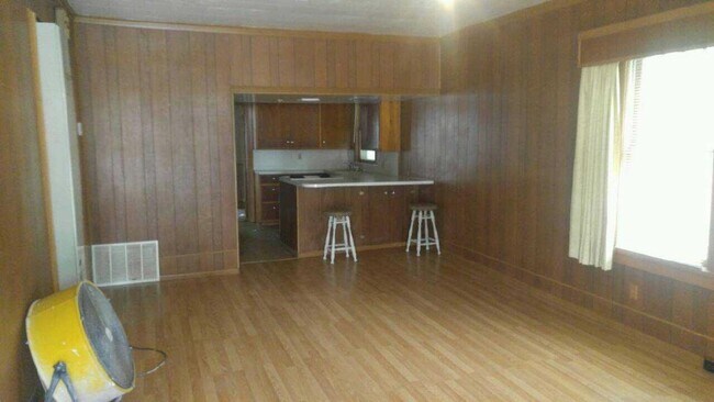 Foto del edificio - 1217 E Main St