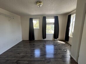 Building Photo - 560 S 600 E