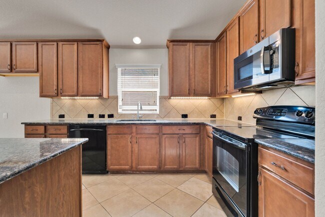 Foto del edificio - Charming 3 Bed 2 Bath Home in Weston Oaks with Community Amenities