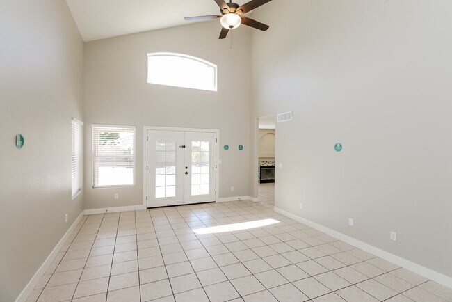Building Photo - 1247 E Muriel Dr