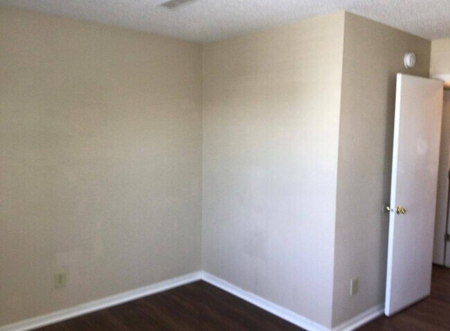 Building Photo - 5635 Olive Branch Way