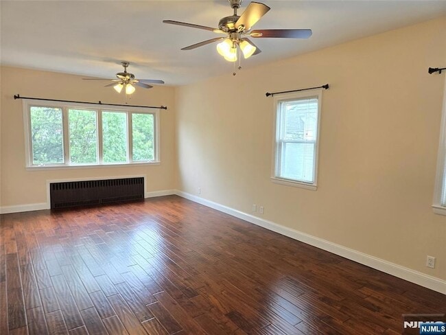 Building Photo - 158 Knapp Ave