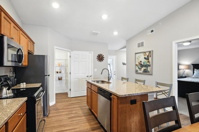 Building Photo - Redwood Plainfield