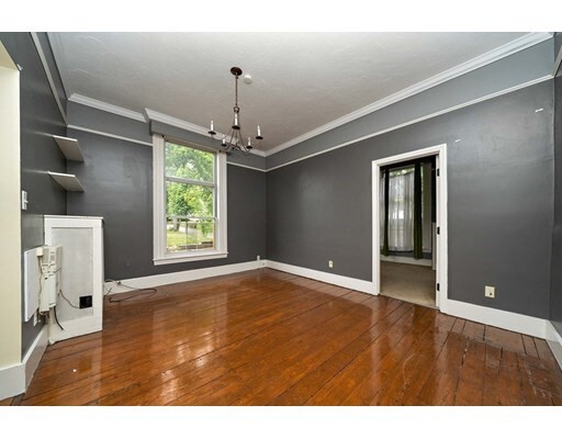 Building Photo - 391 Elm St
