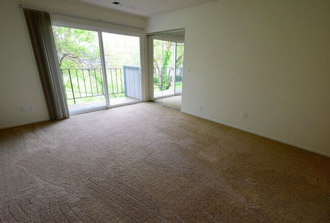 Building Photo - DON'T MISS! REMOD. KIT. HDWD FLRS, NEWER F...