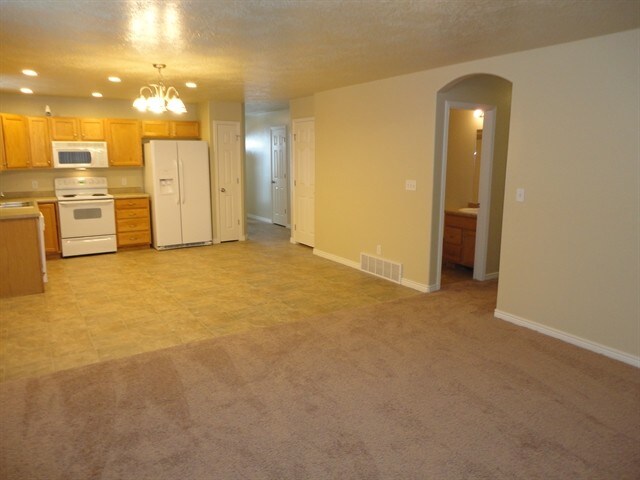 Foto del edificio - 7489 S Valley Maple Dr