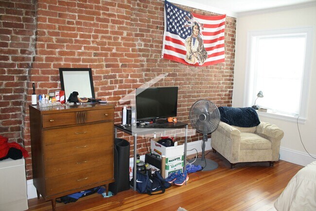 Foto del edificio - 1610 Beacon St