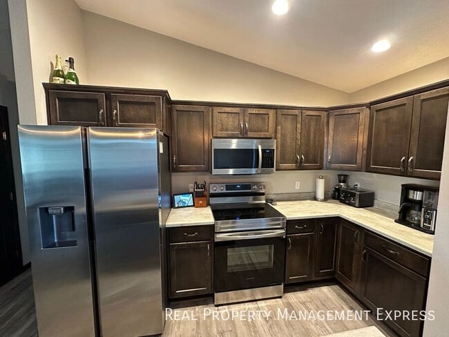 Building Photo - 4 Bedroom 3 Bathroom Home for Rent