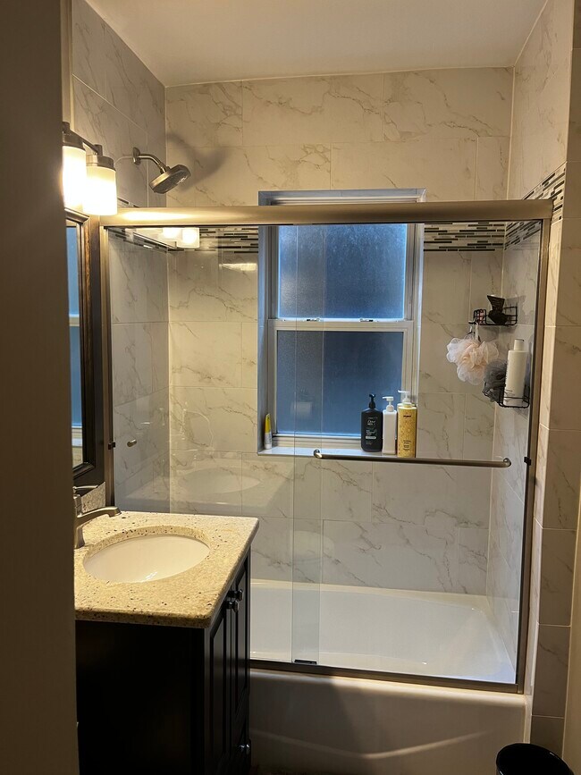 Foto del edificio - 2146 W Giddings St