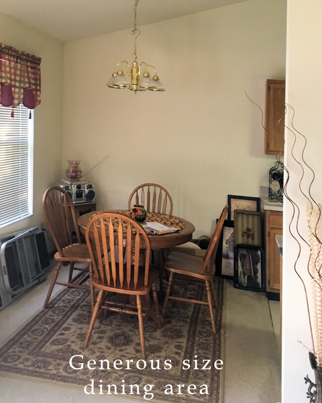 Dining Area - 20 Bradington Plz