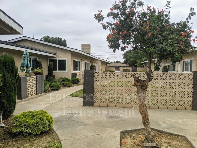 Foto del edificio - 9082 Central Ave