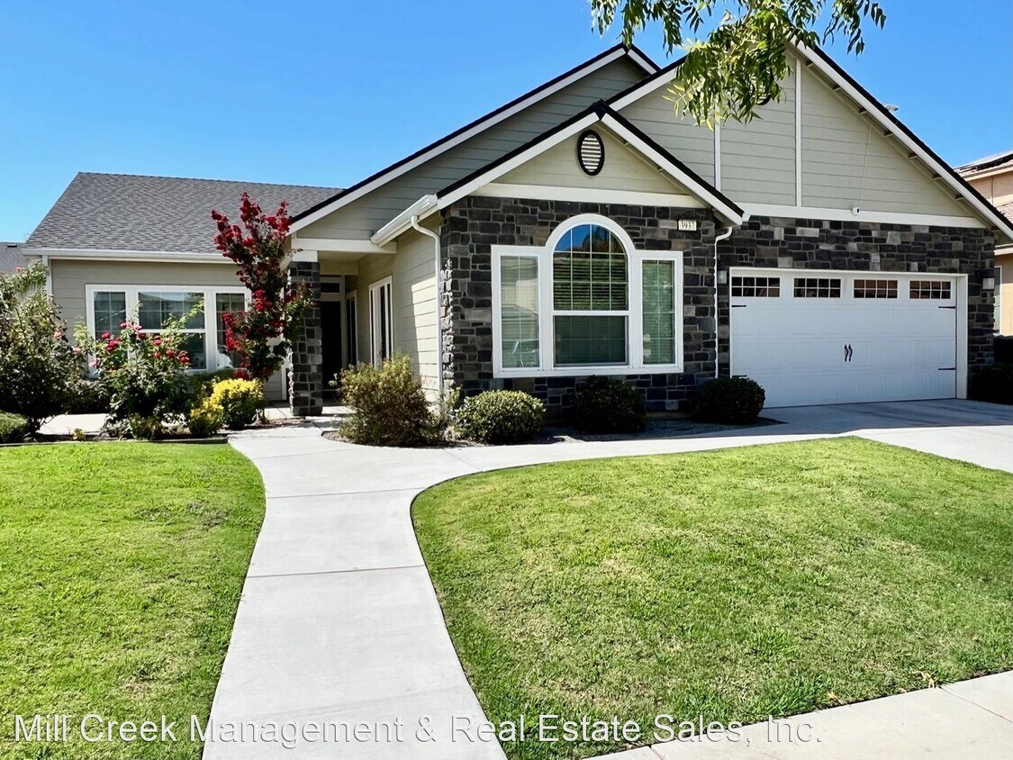 Primary Photo - 4 br, 3 bath House - 3937 W Clinton
