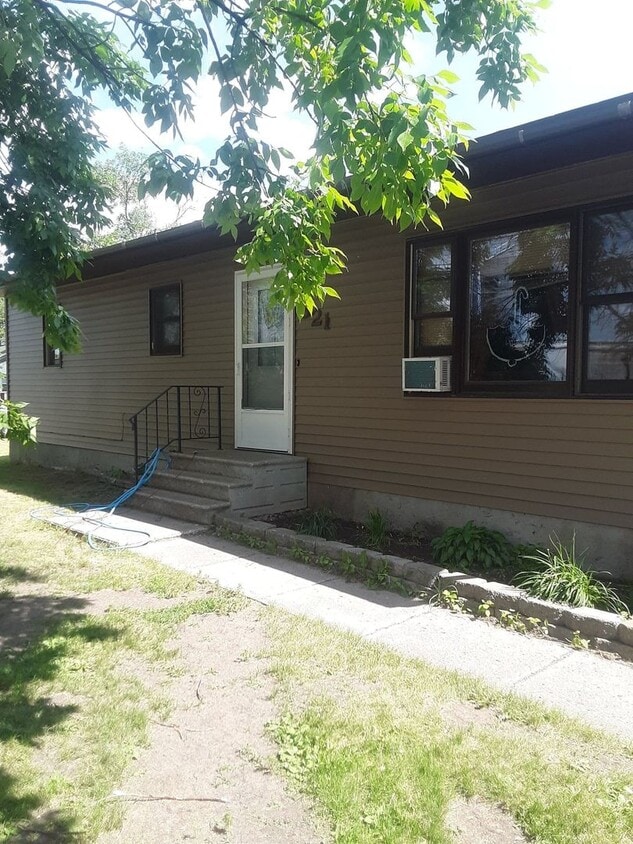 Foto principal - 5 Bedroom 2 Bath Home Available in Brecken...