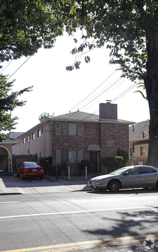 Building Photo - Roseville Apts