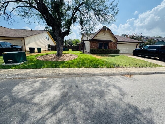 Building Photo - 906 Fillmore Dr
